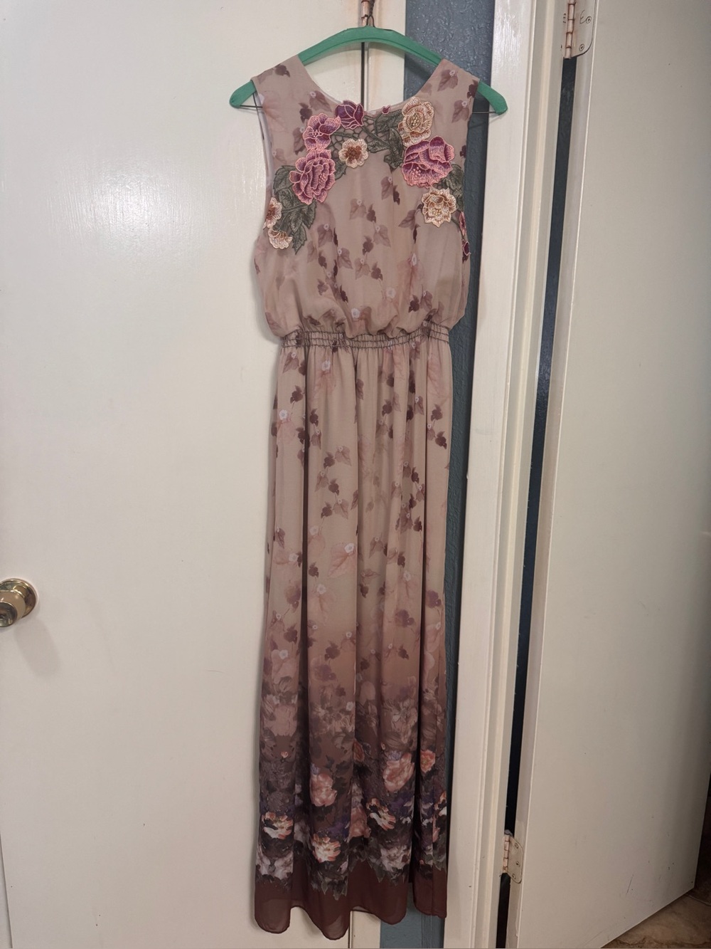 XS Chelsea and Violet Floral Applique Maxi Ombré Dress